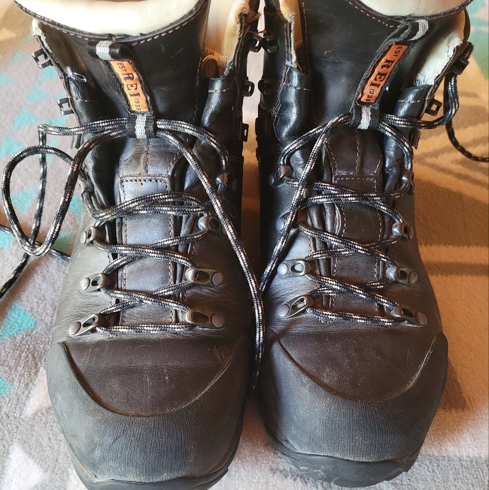 REI Spirit Gtx hiking boots size 9